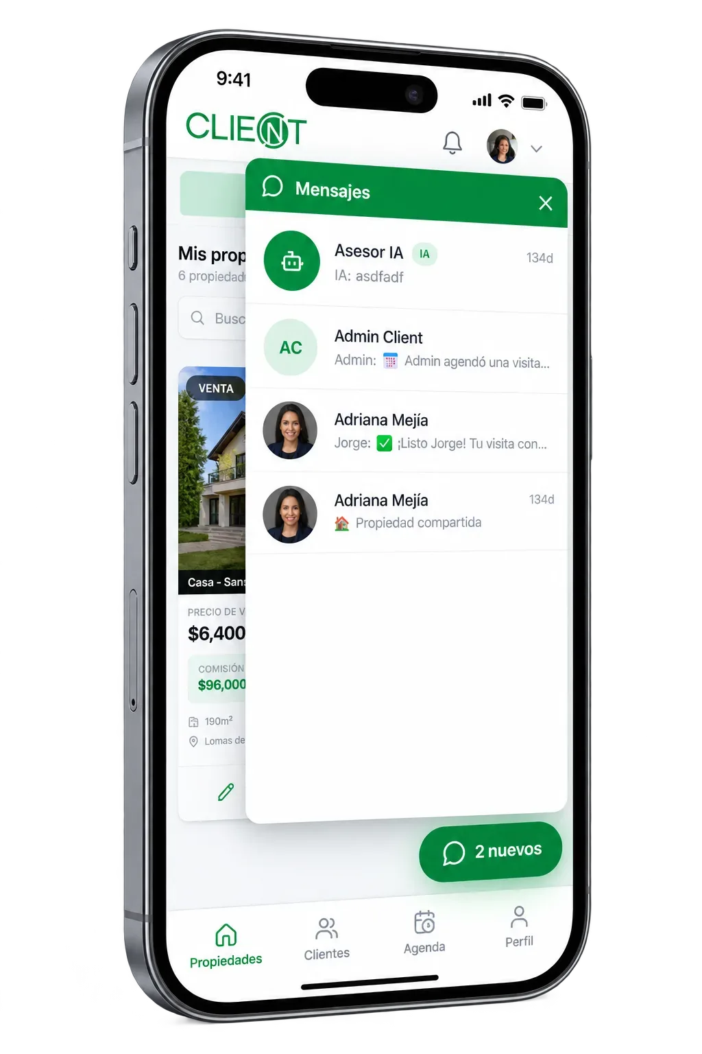 App real de Client en un iPhone: bandeja de mensajes con el Asesor IA, el admin que agendó una visita y chats entre agentes